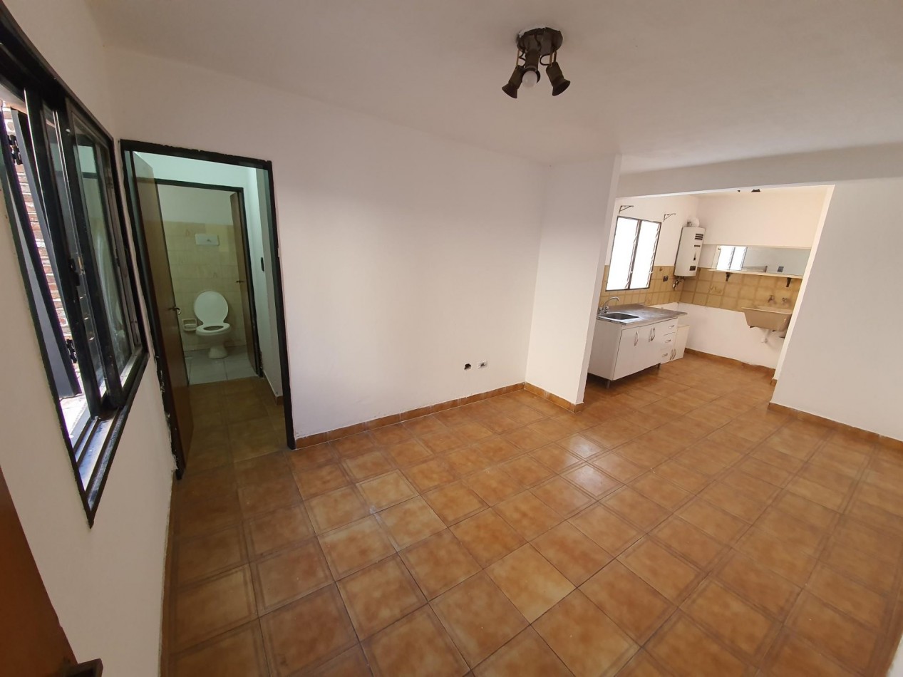 ALQUILO DEPTO 1 DORM $300.000 + EXP + TASAS. ZONA CENTRO