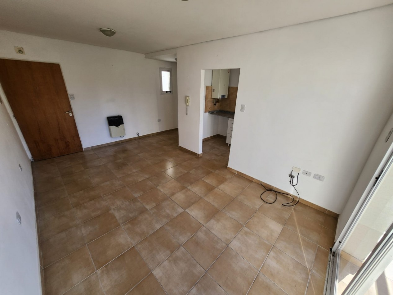 ALQUILO DEPTO 1 DORM CON COCHERA. ZONA PARQUE $500.000 + EXP + IMP .-