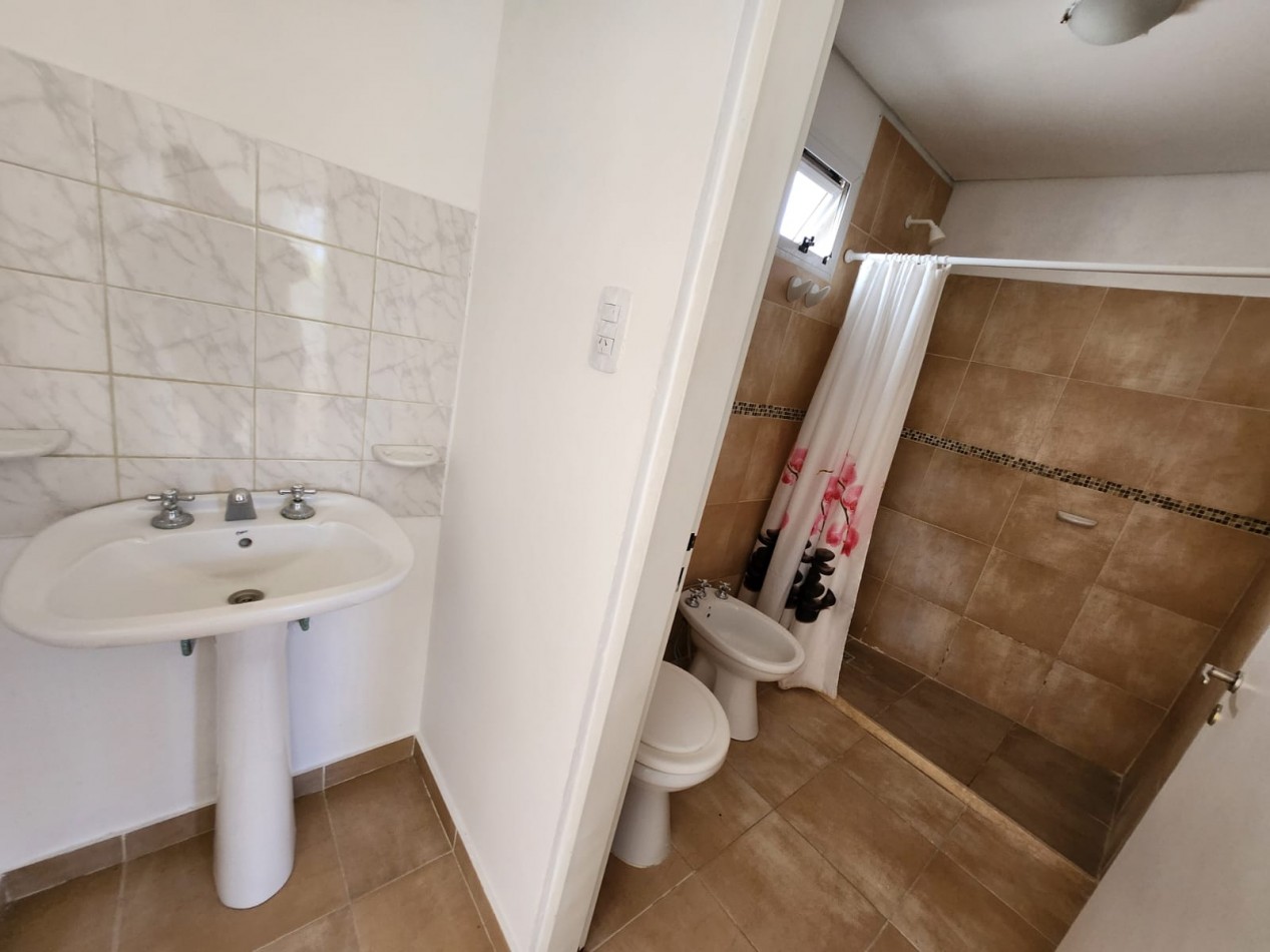 ALQUILO DEPTO 1 DORM CON COCHERA. ZONA PARQUE $500.000 + EXP + IMP .-