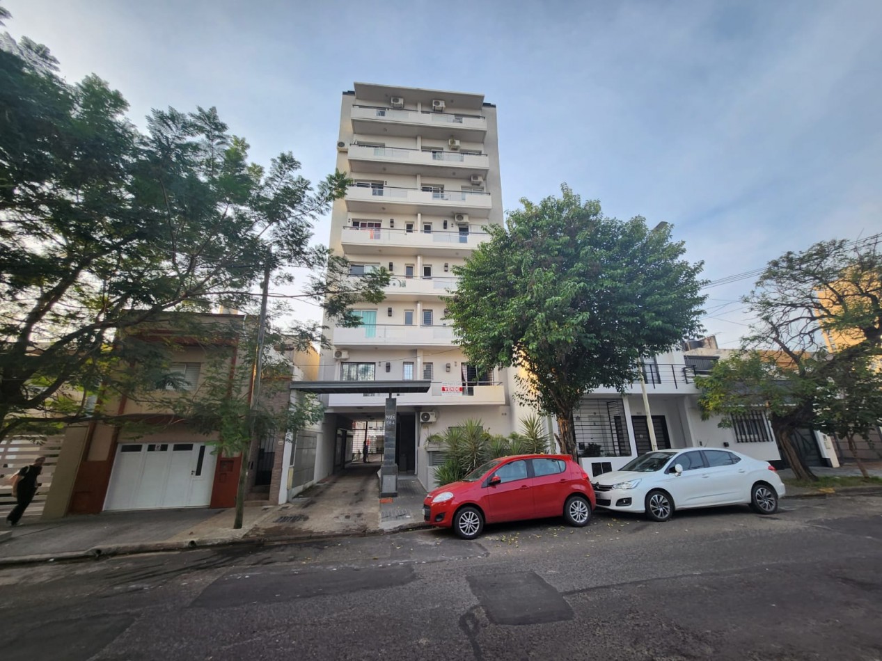 ALQUILO DEPTO 1 DORM CON COCHERA. ZONA PARQUE $500.000 + EXP + IMP .-