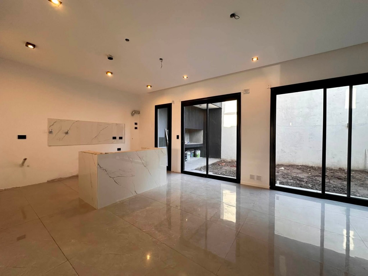 VENDO CASA 3 DORM 3 BAÑOS A ESTRENAR