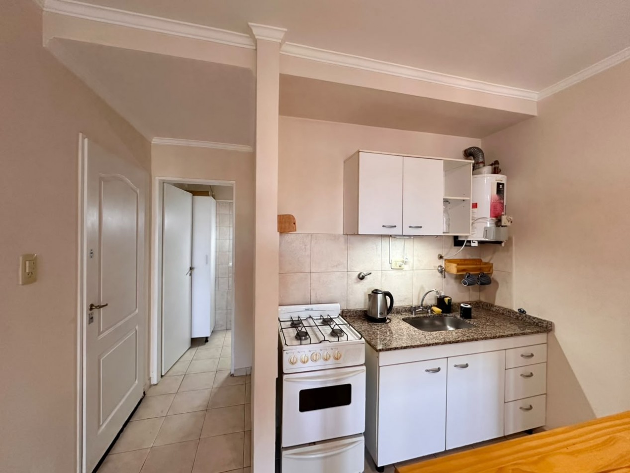 ALQUILO MONOAMBIENTE CON COCHERA $420.000 + EXPENSAS + TASAS. ZONA CENTRO
