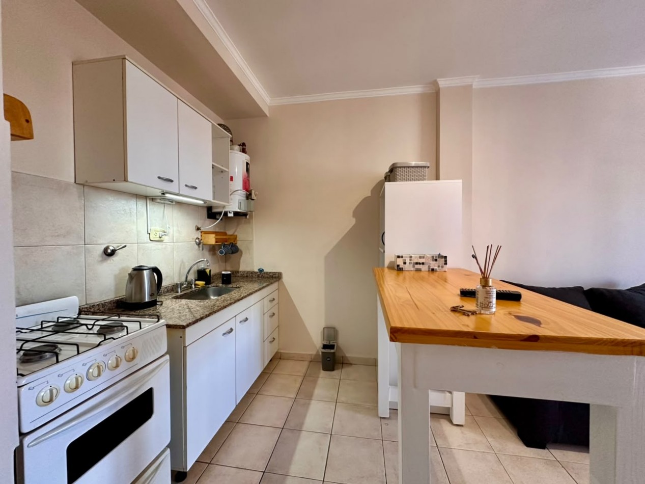 ALQUILO MONOAMBIENTE CON COCHERA $420.000 + EXPENSAS + TASAS. ZONA CENTRO