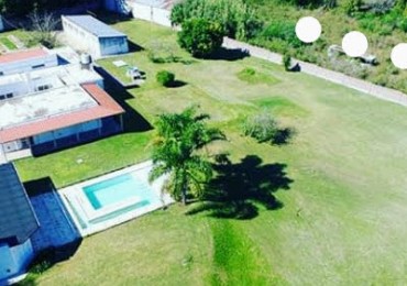 VENDO O PERMUTO ESPECTACULAR INMUEBLE. PILETA, QUINCHO, PARQUE